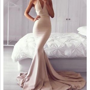 Sleeveless mermaid V-neck prom dress
